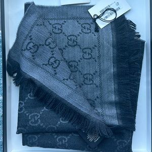 Authentic Gucci scarf gray/blue two tone